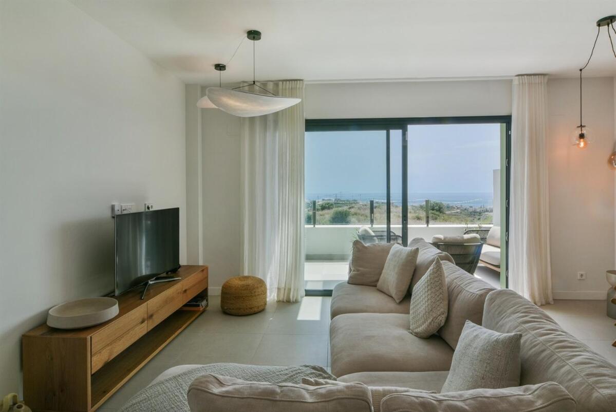 Split-level With & Private Rooftop