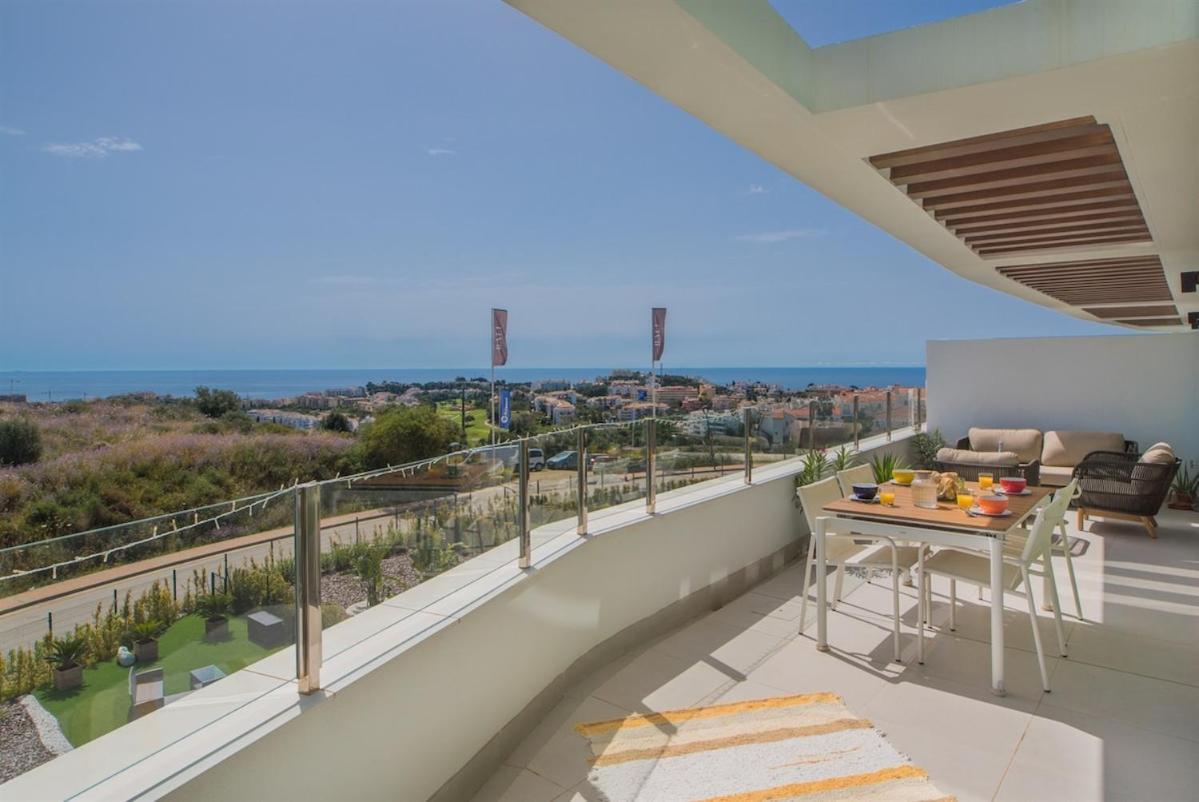 Split-level With & Private Rooftop *
