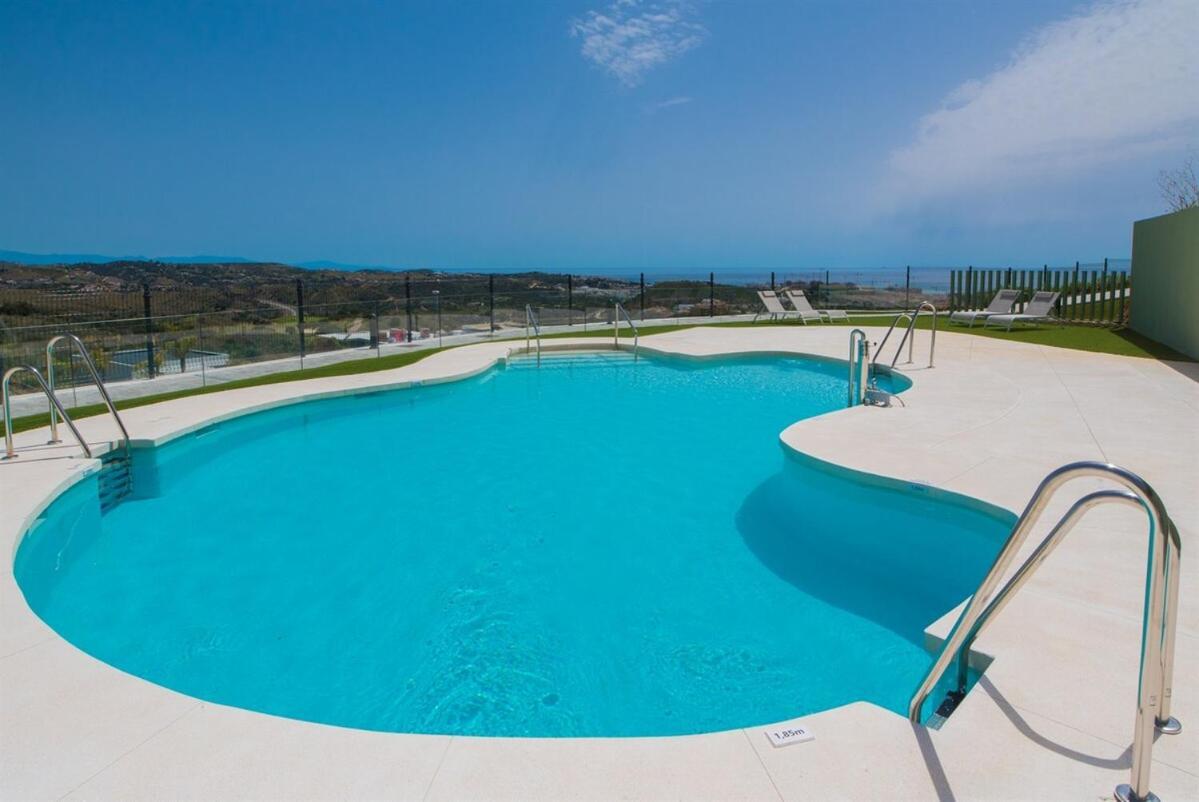 Split-level With & Private Rooftop Apartment *