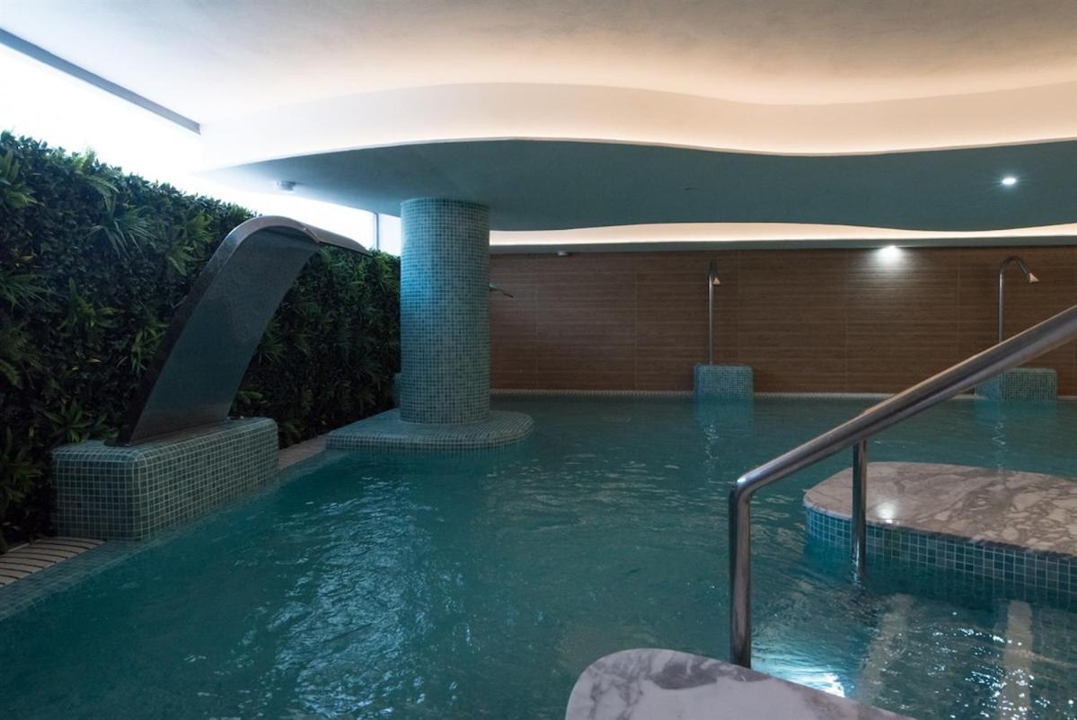 Split-level With & Private Rooftop Apartment *