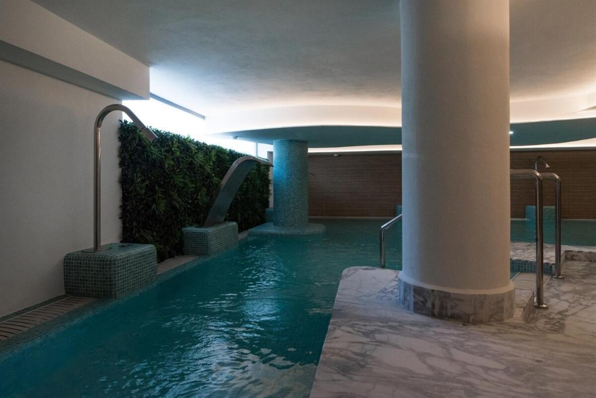 Split-level With & Private Rooftop Apartment *